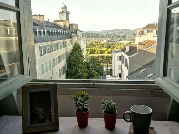 Colocation dans un grand appartement vu Pyrénées