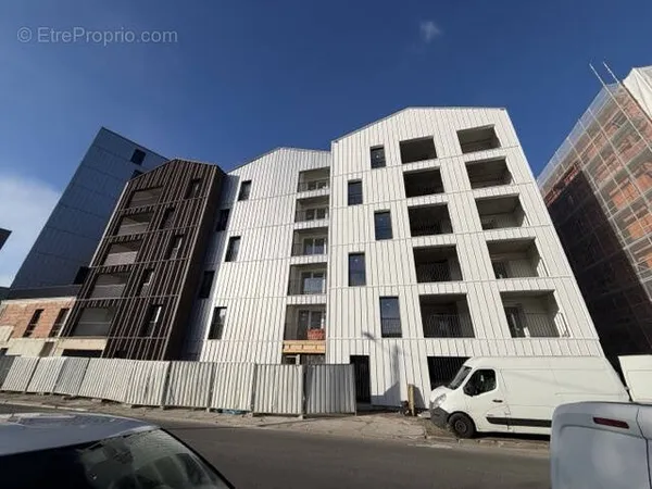 Appartement atypique - Terrasses - 2 Parkings - Notaire réduit