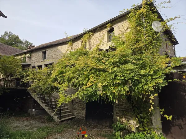 Maison de caractère type 5 avec grange - Autoire