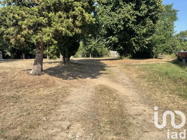 Terrain 715 m²