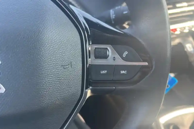 Peugeot 208 puretech 75 s&amp;s bvm5 — photo 17