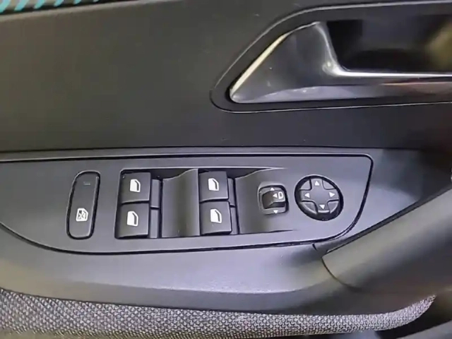 Peugeot 2008 puretech 100 s&amp;s bvm6 — photo 30