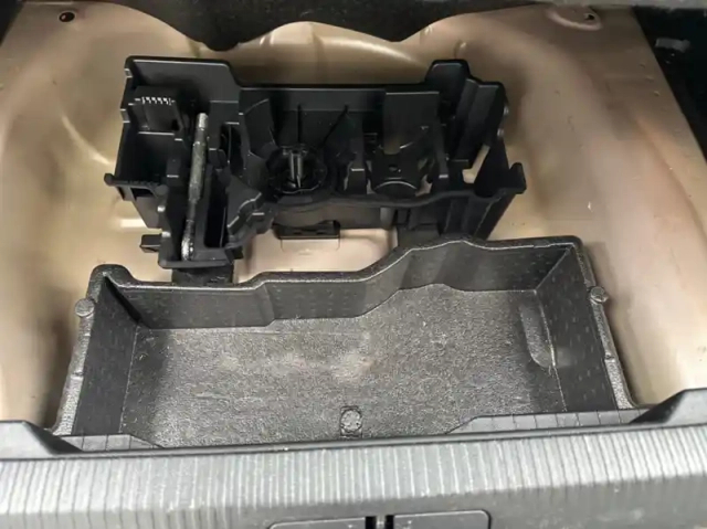 Peugeot 2008 1.2 puretech 100ch s&amp;s active — photo 22