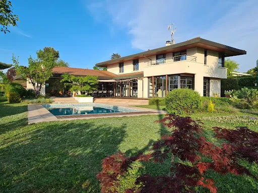 Maison 6 pièces 260 m²