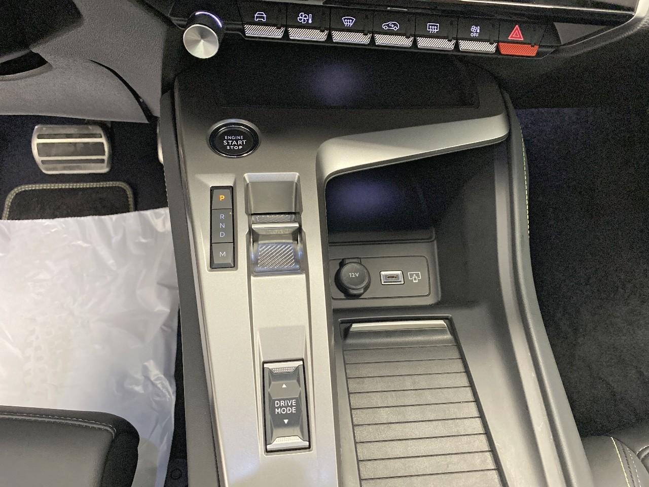 Peugeot 408 hybrid 136 e-dcs6 gt — photo 15