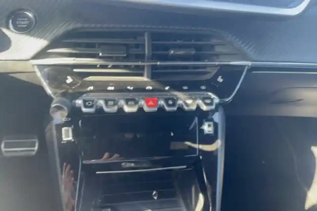 Peugeot 2008 electrique 136 ch — photo 19