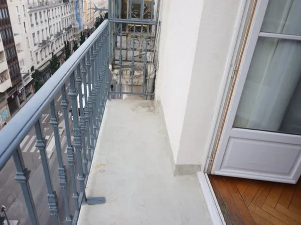 F2 - 177 COURS LAFAYETTE LYON 6 - PETIT BALCON