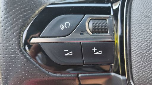 Peugeot 208 1.2 PureTech 100 EAT8 - Gt Pack – 2021 – 76000 km – Essence – Boîte Automatique — photo 7