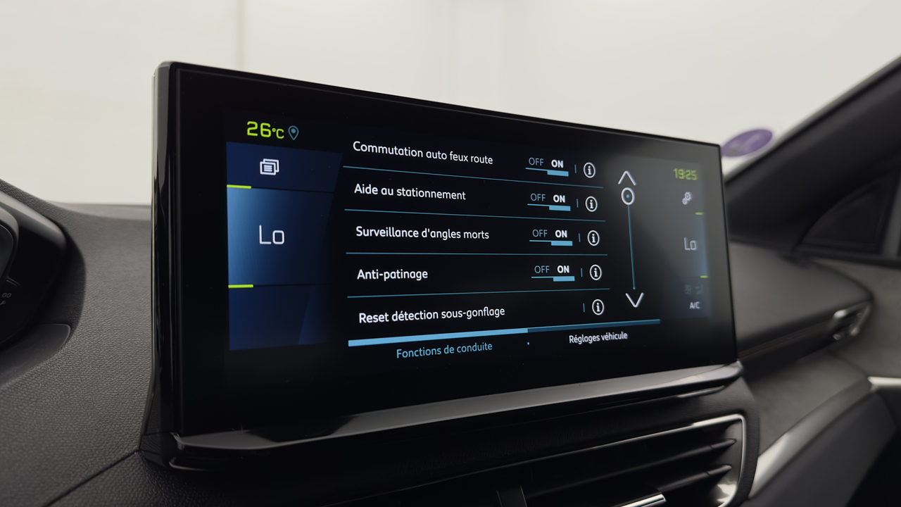 Peugeot 3008 Hybrid 225 e-EAT8 — photo 24