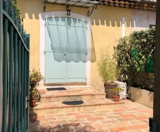 Deux pièces de 47m² avec terrasse tropézienne, vue sur tout le cannet