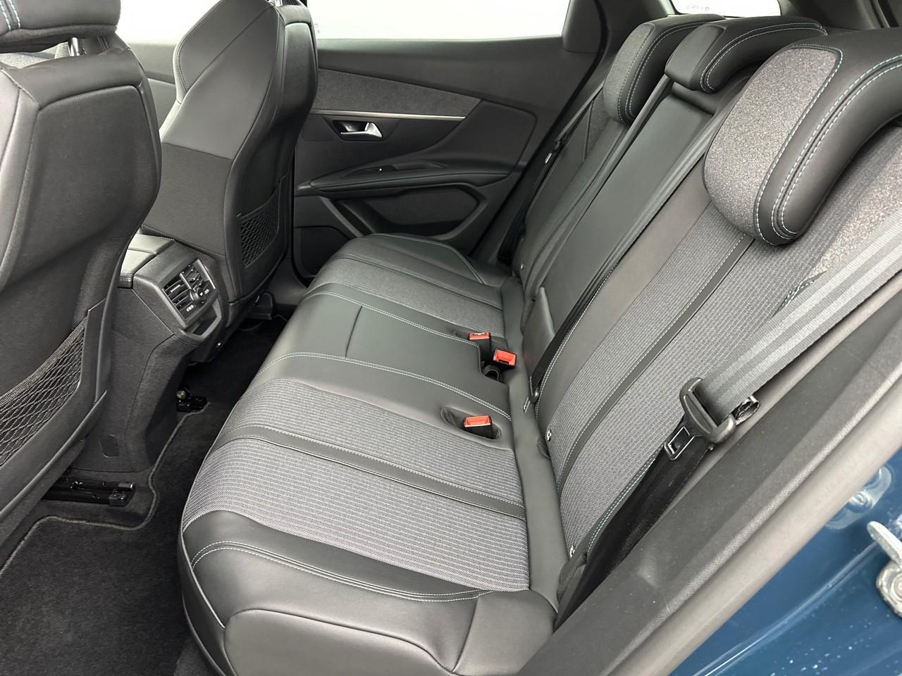 Peugeot 3008 hybrid 225 e-eat8 allure pack — photo 12