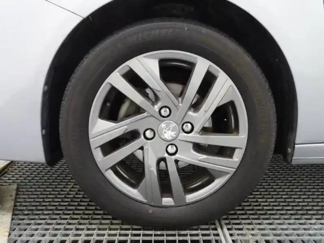 Peugeot 208 1.2 puretech 75ch s&amp;s active business — photo 10