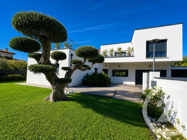 Maison 6 pièces 213 m²