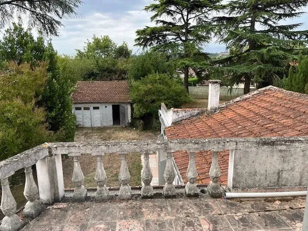 Nerac a 2 pas des commerces
