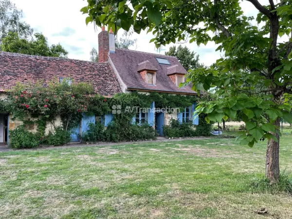 Propriete de caractere 425 m2 sur 2,7 ha avec gites et piscine