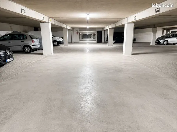 VINCENNES : PARKING sécurisée avec Gardiens à louer