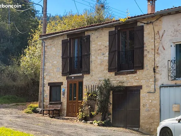 Jolie maison de 3 chambres avec jardin et garage dans un hameau de Puivert. Dépendance de 45 m² avec
