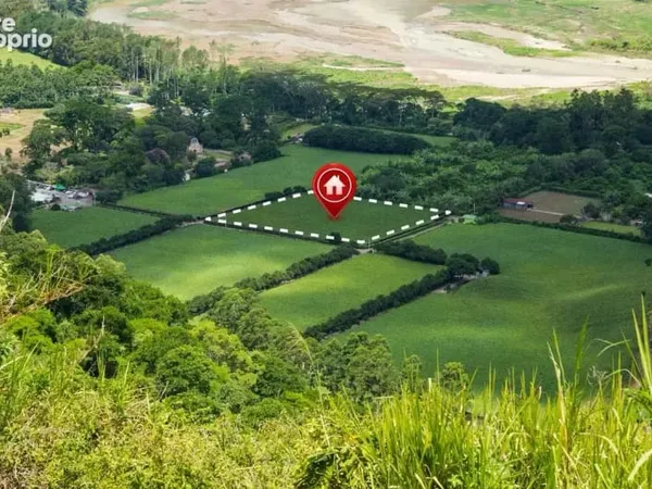Terrain 2400 m²