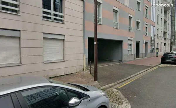🚗 Place de parking à louer - Métro Liberté (ligne 8) 🅿️