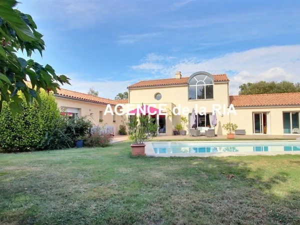 Maison 7 pièces 286 m²