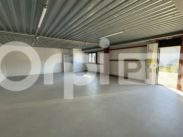 Local d'activité 95 m²
