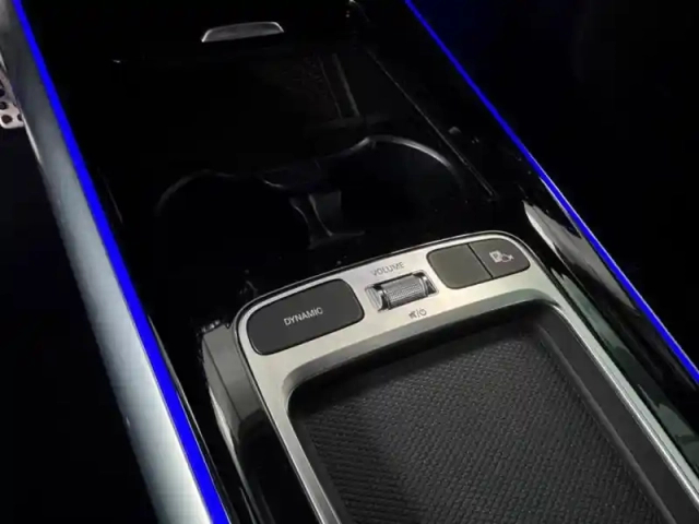 Mercedes Gla 200 d amg line — photo 36