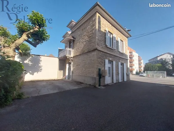 Local 115 m² Domarin