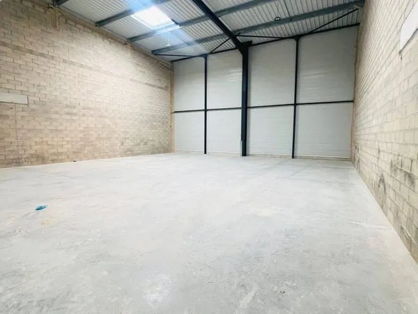 Local d'activité 450 m²