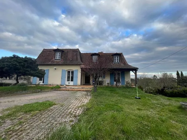 Maison traditionnelle 7 pièce(s) 238 m2