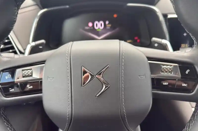 Ds Ds 7 hybride rechargeable e-tense 300 eat8 4x4 — photo 18