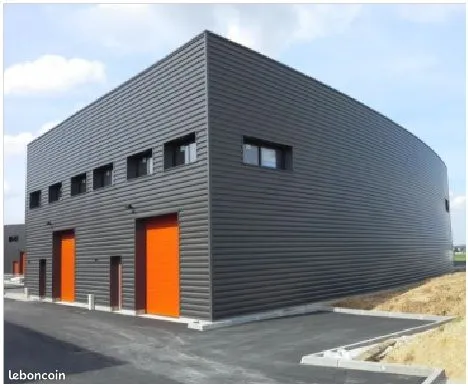 Local professionnel de 200 m² au coeur du Business Village — 165 000