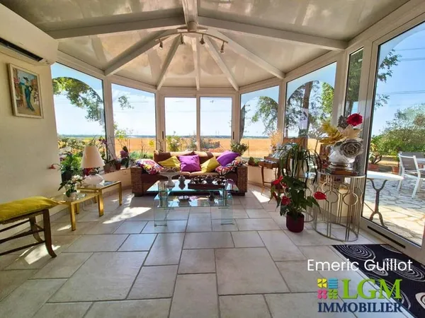 ? À VENDRE - Maison familiale de 128 m² avec véranda et grande terrasse - 4 chambres - un garage - V