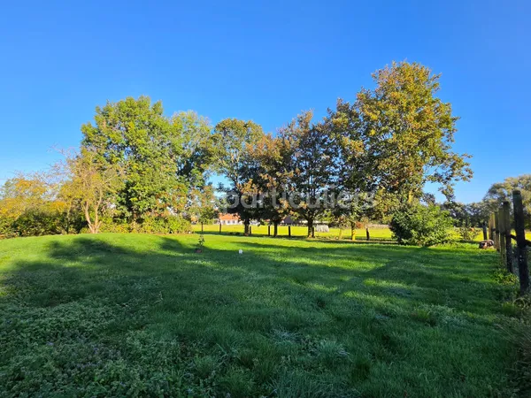 Terrain 825 m²