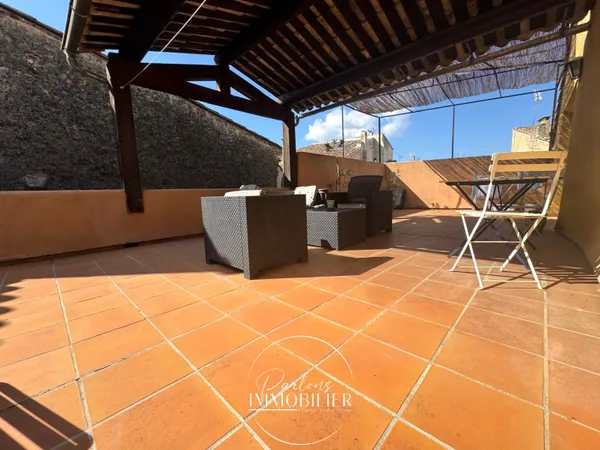 MAISON DE VILLE DE CARACTERE AVEC TERRASSE ET GARAGE