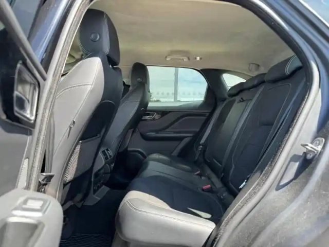 Jaguar F-Pace 2.0d 180ch pure bva8 — photo 13