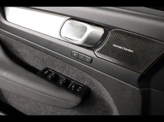 Volvo Xc40 t4 recharge 129 + 82ch plus dct 7 — photo 24