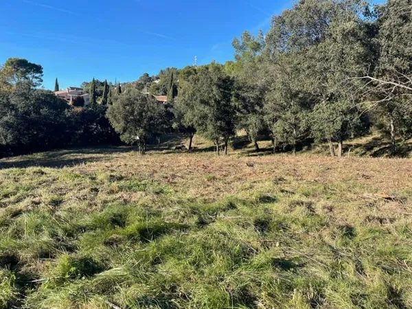 Terrain 930 m²