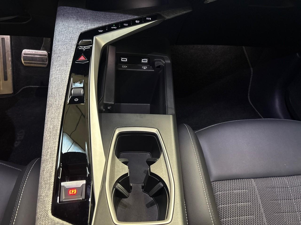 Peugeot 5008 hybrid 136ch gt e-dcs6 — photo 24