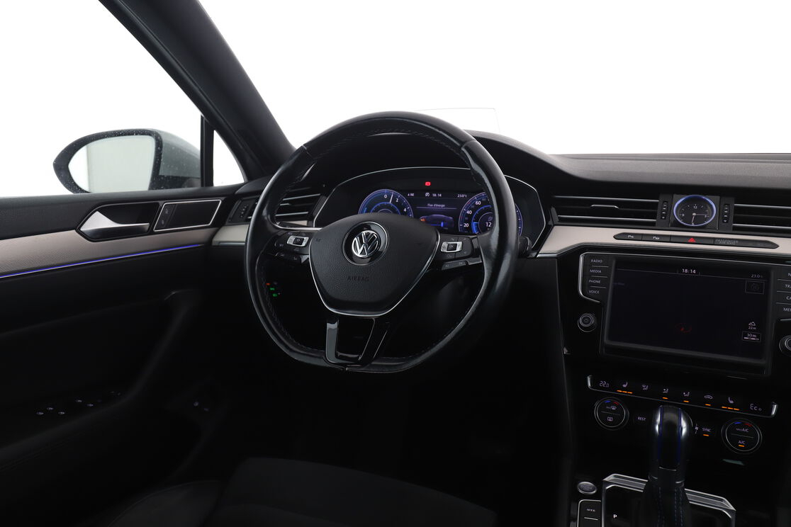 Volkswagen Passat 1.4 TSI GTE DSG6 — photo 12