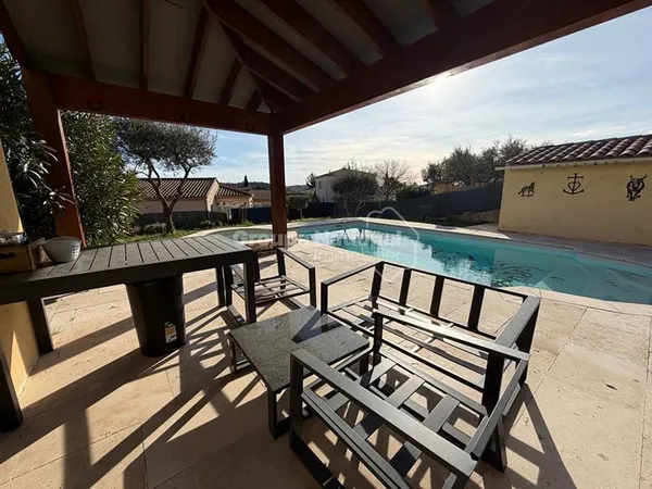 Caveirac Villa 3 chambres sur 460m2 avec garage, terrasse et piscine