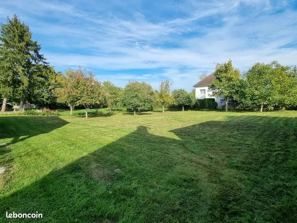 Terrain constructible 1100m2 Maizières la GP