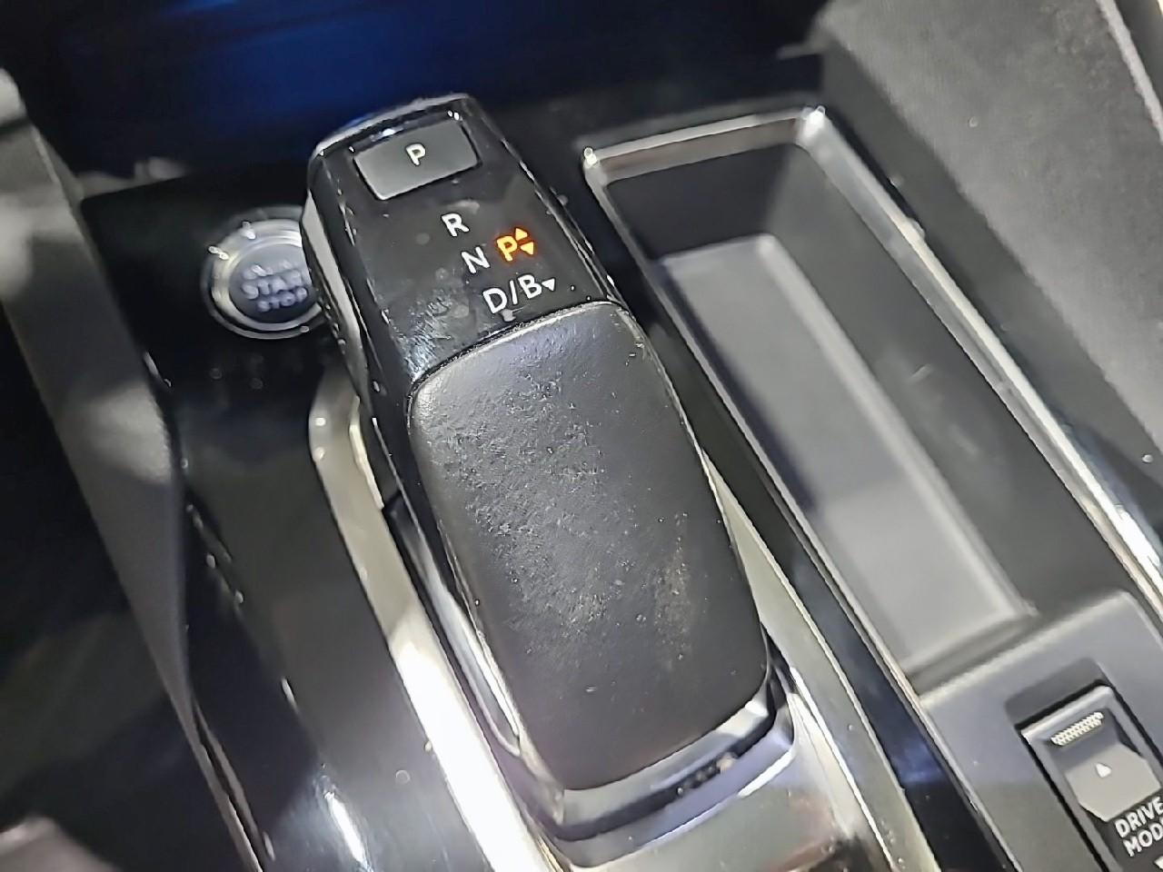 Peugeot 3008 hybrid4 300 e-eat8 gt — photo 17