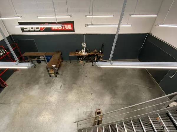 Local d'activité 222 m²