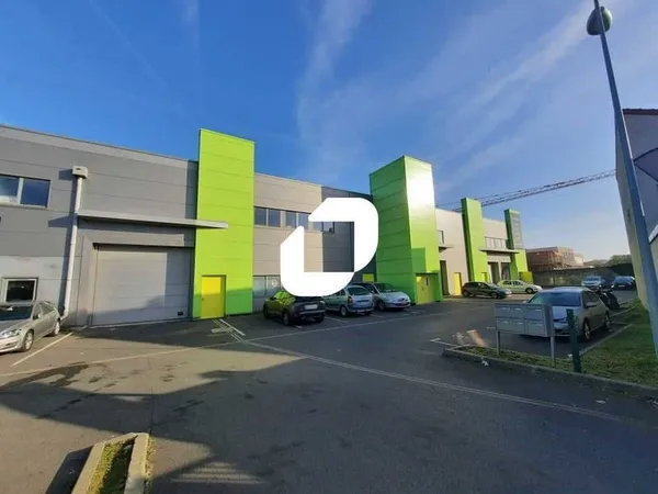 Local d'activité 607 m²