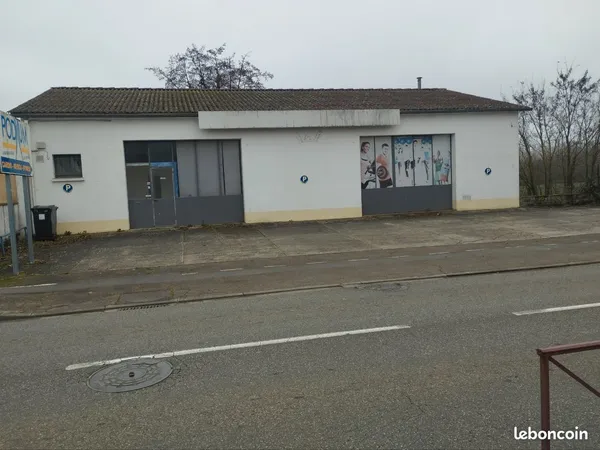 Local commercial fenouillet Village