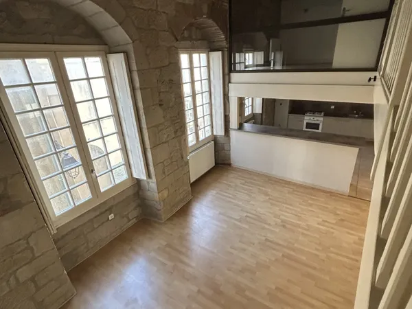 Appartement duplex avec beaucoup de cachet au centre ville d