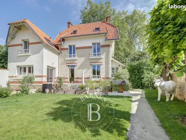 Maison 8 pièces 304 m²