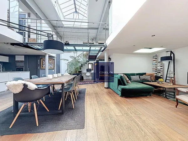 Loft atypique 180m2 - Jardin privatif - proximité immédiate métro B Lyon Gerland