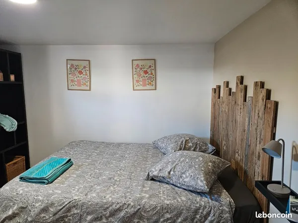 Chambre meublée avec salle de bain privative - Bourges Aéroport-Vauvert