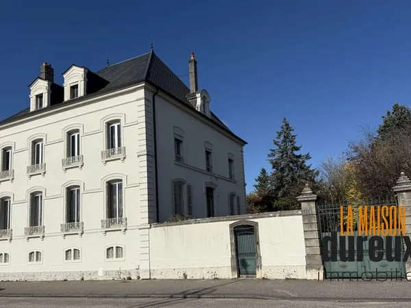 Maison de maître en bord de Saône à Gray